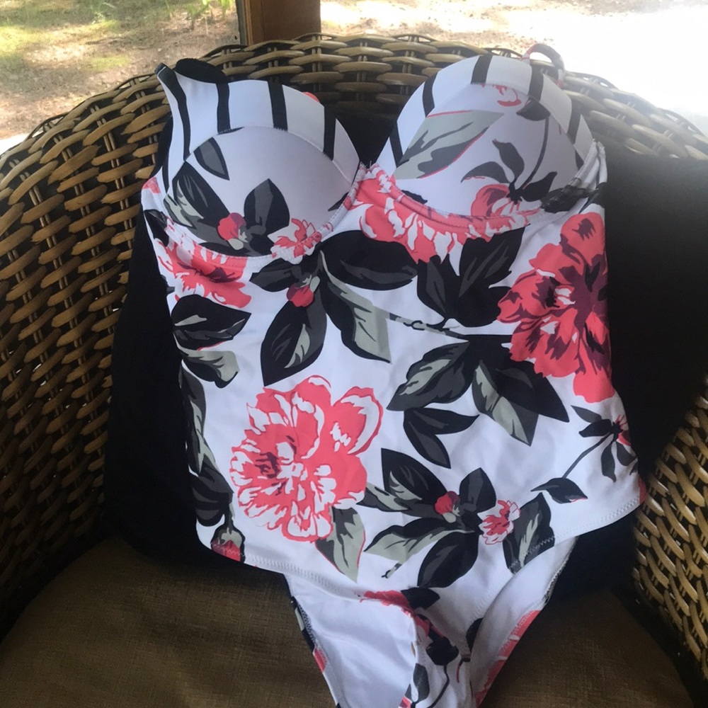 Ladies one piece bathing suit